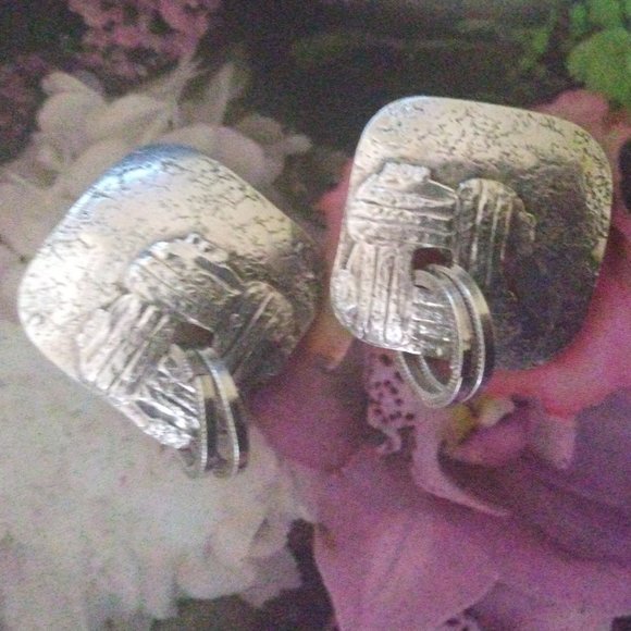 ❤️MARJORIE BAER SF SAN FRANCISCO Clip Square Double Hoop Hammered Earrings - Picture 4 of 5